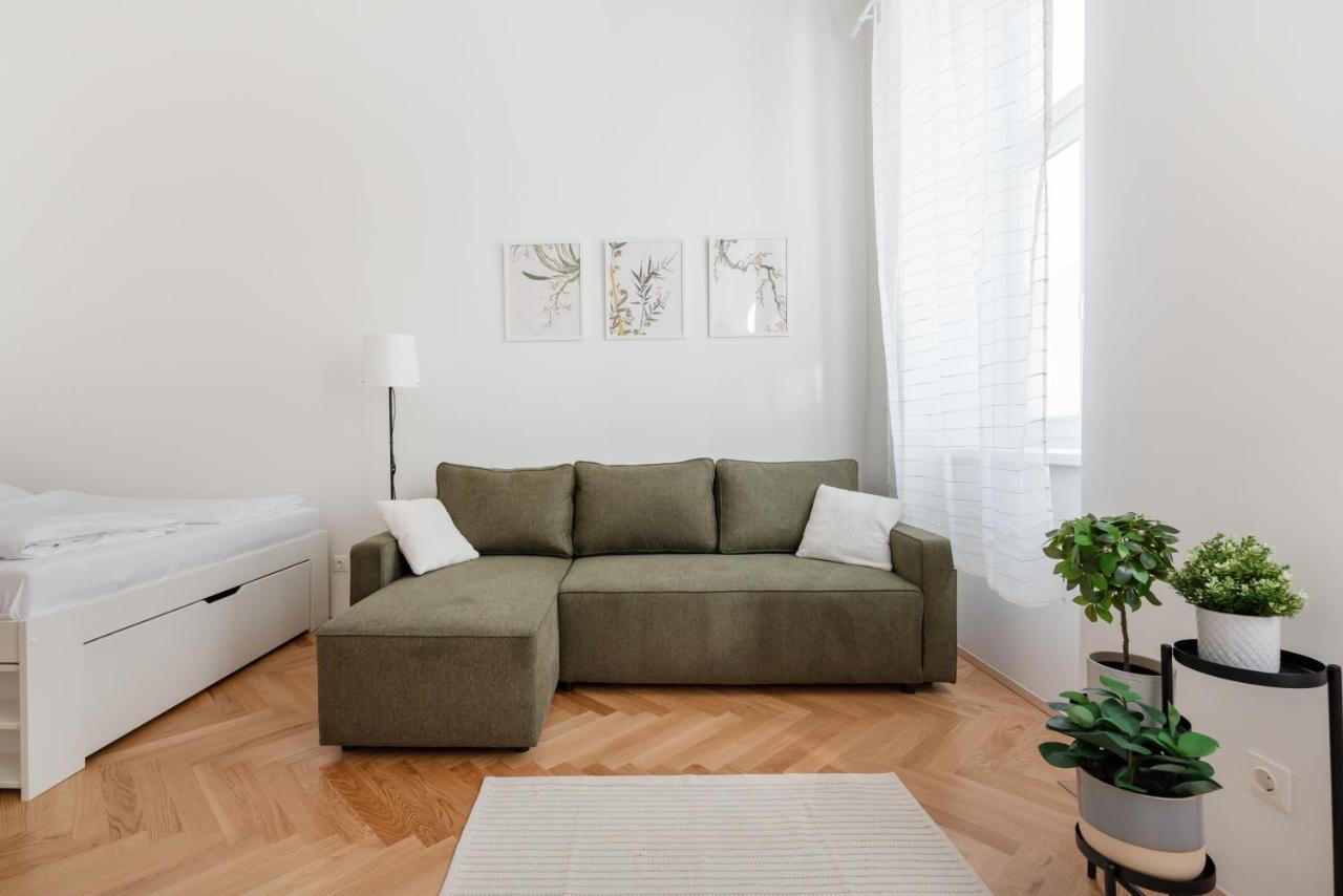 Zwischen Schoenbrunn Und Zentrum, Neues In Gruenruhelage Bei Schoenbrunn Appartement Wenen