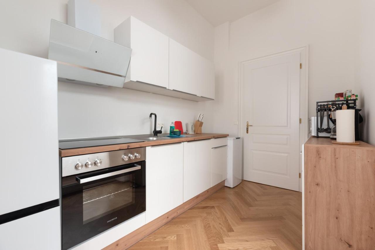 Zwischen Schoenbrunn Und Zentrum, Neues In Gruenruhelage Bei Schoenbrunn Appartement Wenen