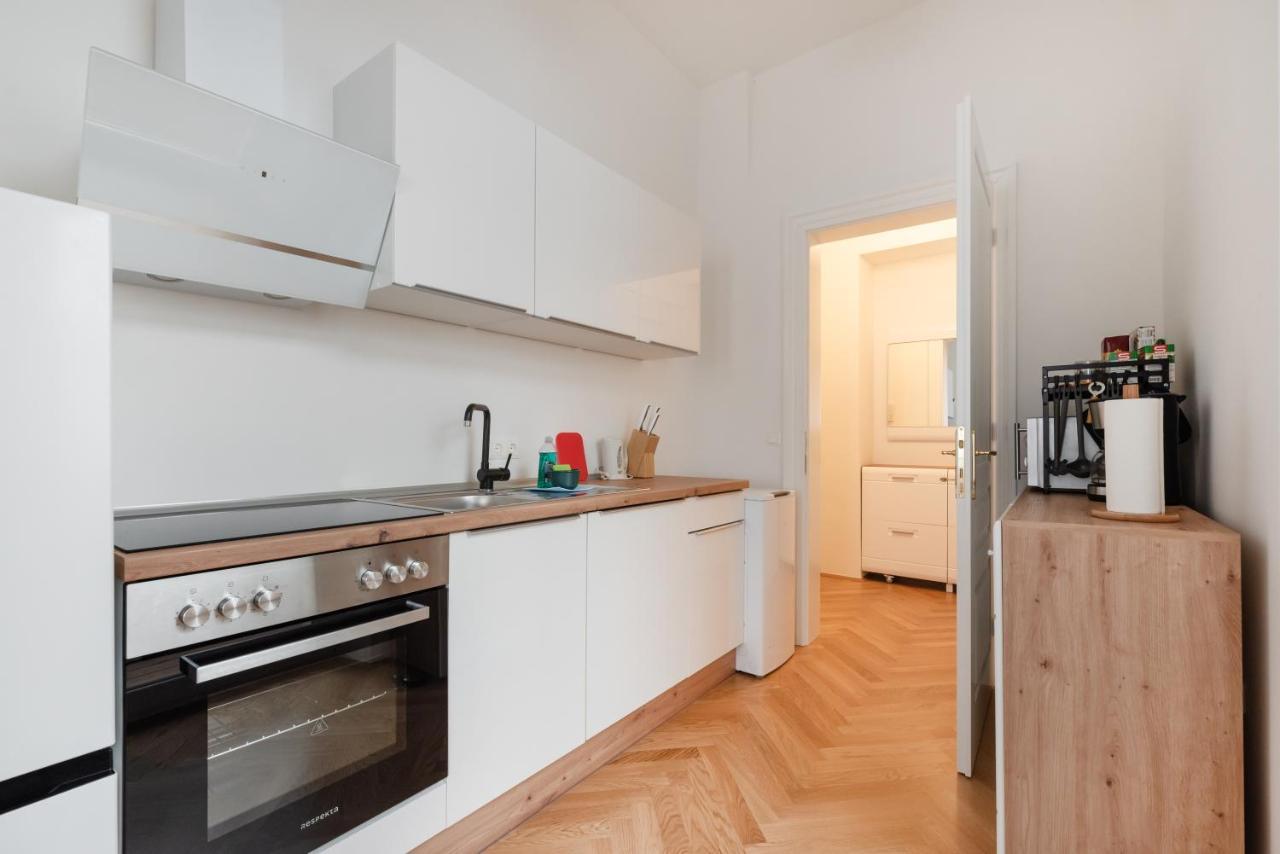 Apartment Zwischen Schoenbrunn Und Zentrum, Neues In Gruenruhelage Bei Schoenbrunn Wien